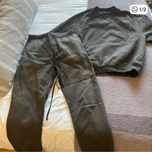 Essentials olive set